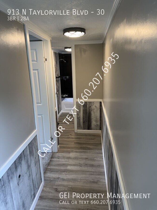 Foto del edificio - 913 N Taylorville Blvd