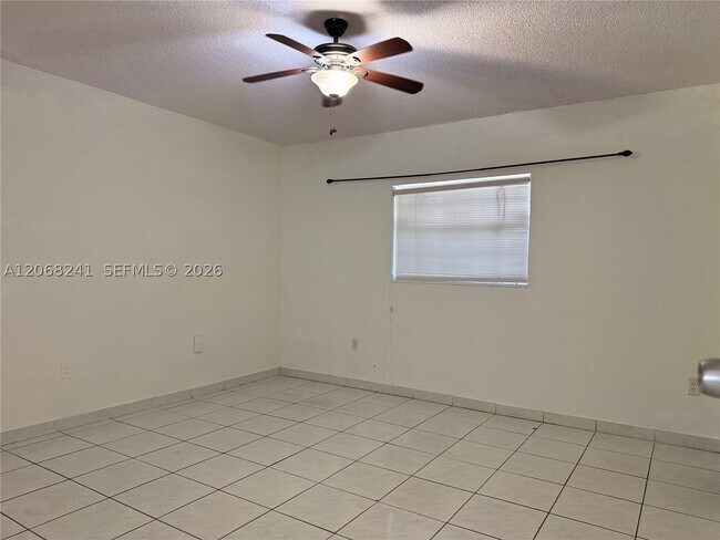 Foto del edificio - 1735 NE 164th St