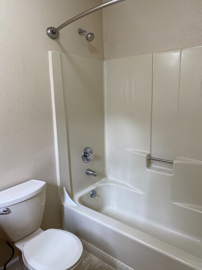 Foto del edificio - Adorable 3/2 on corner lot In Lake of the Pines