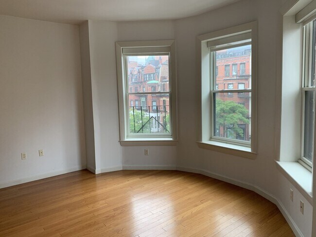 Building Photo - 177 Newbury St
