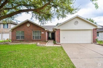 Building Photo - 1405 Manor Dr