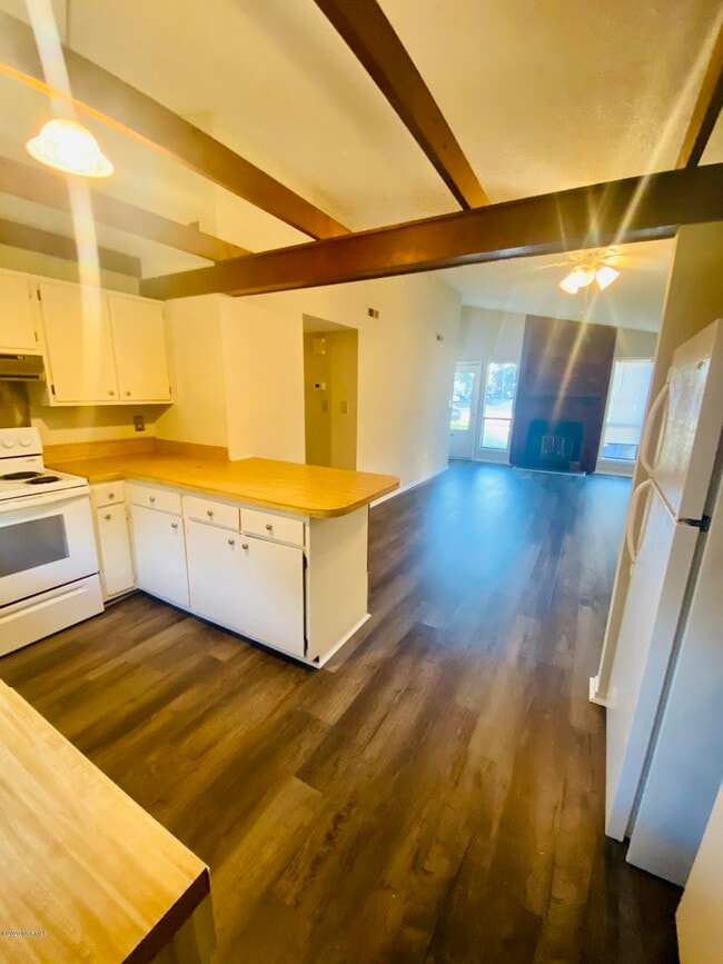 Building Photo - 129 Village Cir