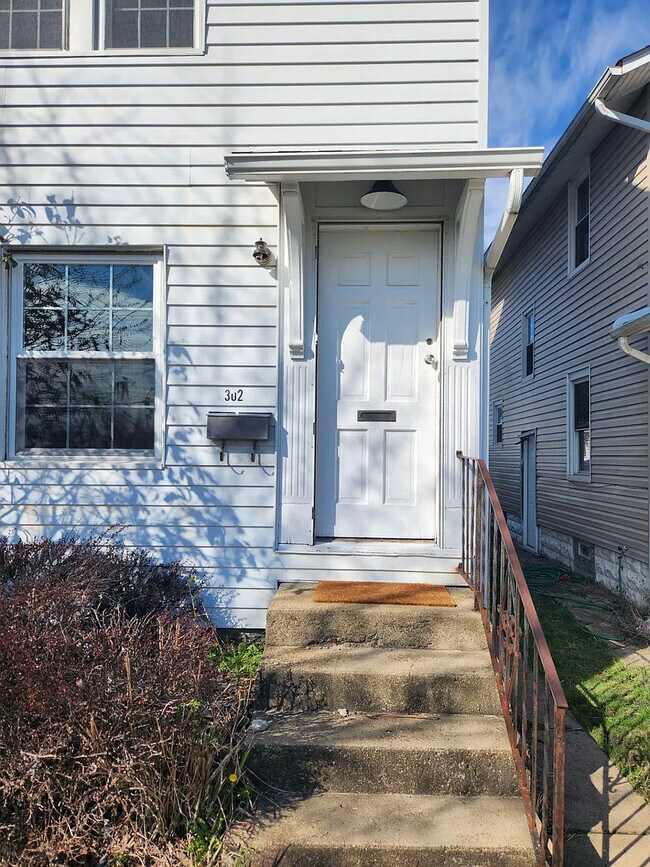 Foto del edificio - 302 Everett Ave