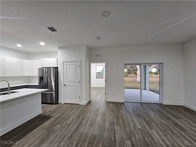 Foto del edificio - 9011 Penny Cir