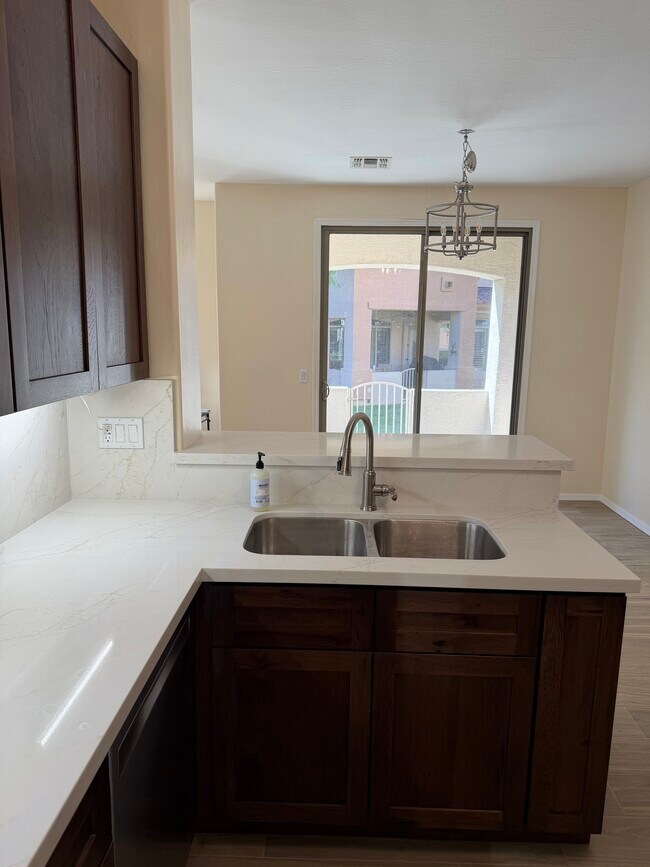 Cocina - 2600 E Springfield Pl