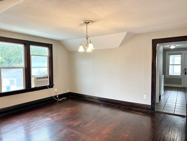 Building Photo - 603 Mill St