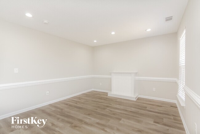 Building Photo - 1028 Meadowbrook Ln SW