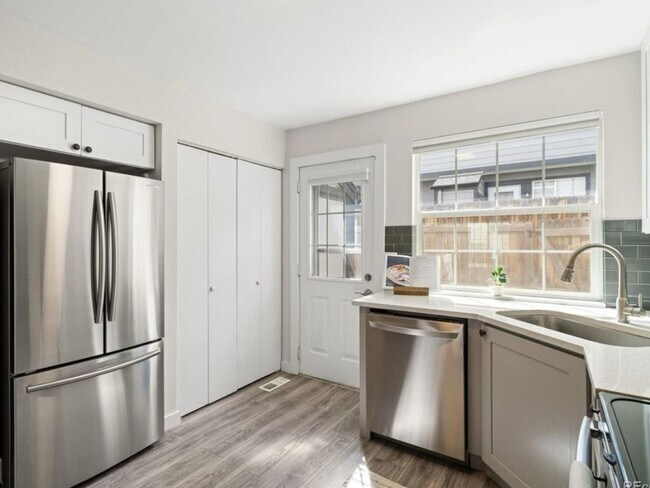 Foto del edificio - 2 Bedroom 1.5 bath Townhome in Edgewater