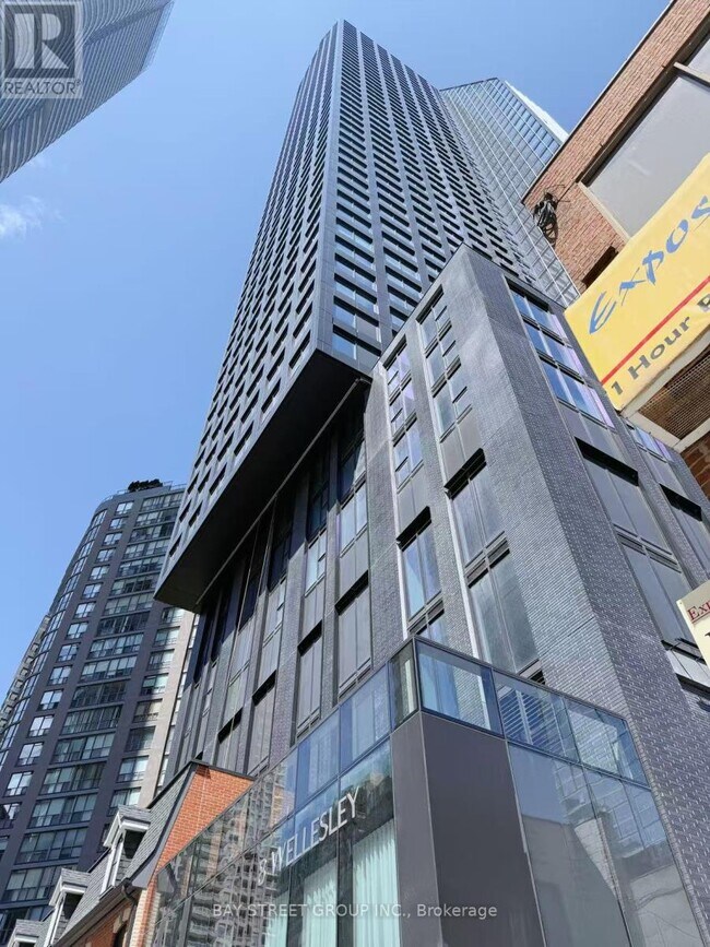 Building Photo - 8 Wellesley St W