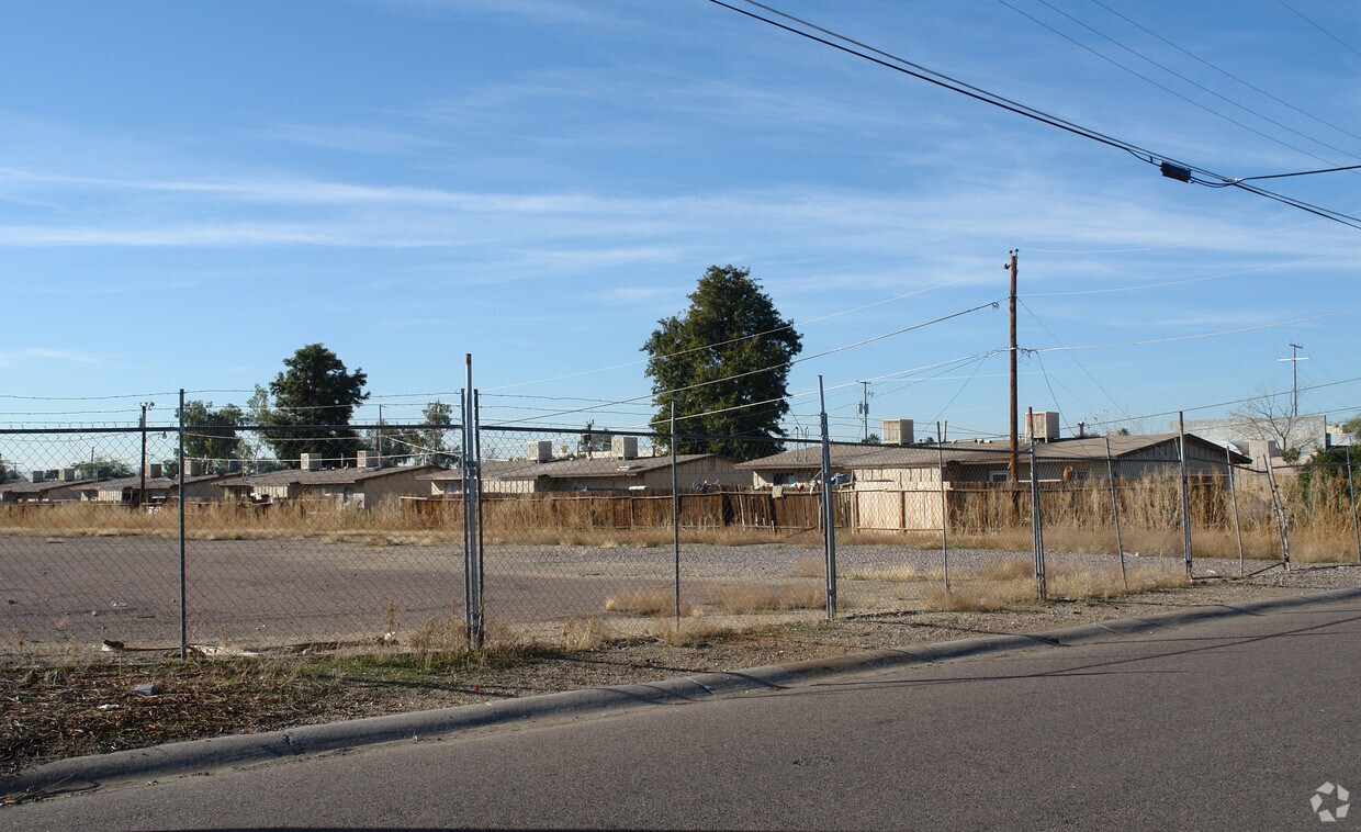 Foto del edificio - Bretwood Apartments