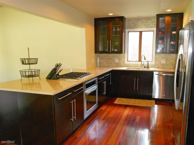 Building Photo - 2247 W Lincoln St