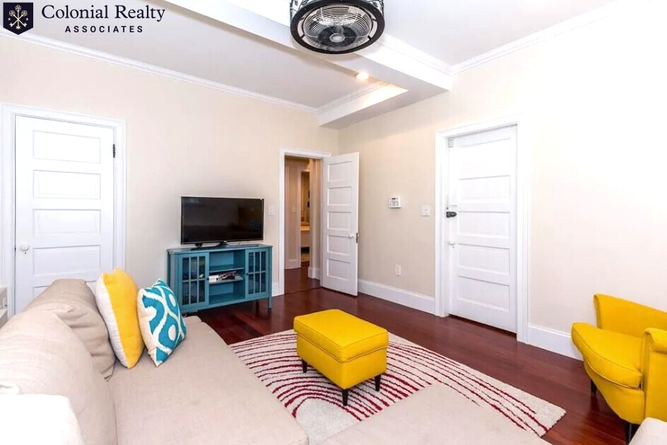 Photo - 1253 Beacon St