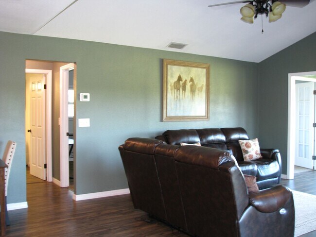Foto del edificio - Beautiful 11.16 Acre Farm with Lots of Ame...