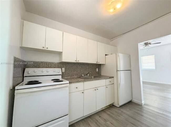 Foto del edificio - 1117 NW 3rd Ave