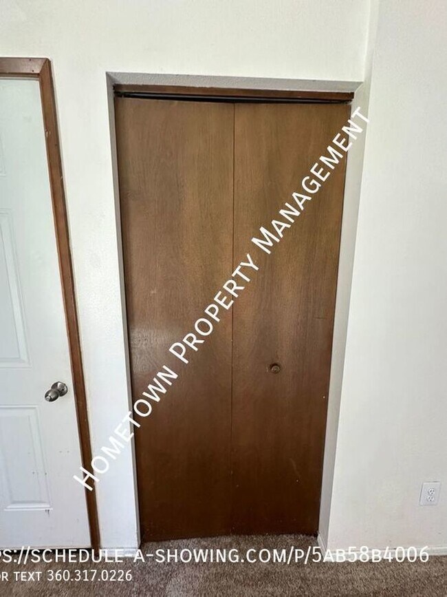 Building Photo - 2 Bedroom 2 Bath Duplex with Garage in Lac...