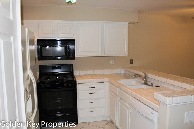 Foto del edificio - 2BR/2BATH Ground level Condo in La Costa Alta. 1 Car Garage! Community pool! Water/trash Included!