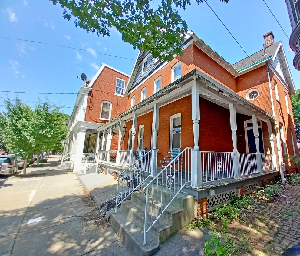 Primary Photo - 309 W Lemon St
