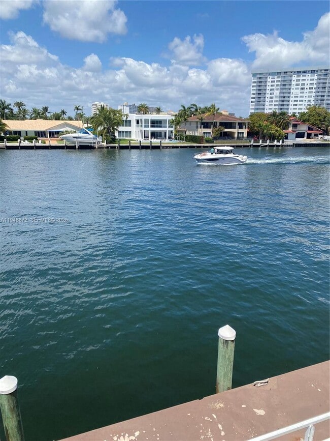 Foto del edificio - 1965 S Ocean Dr