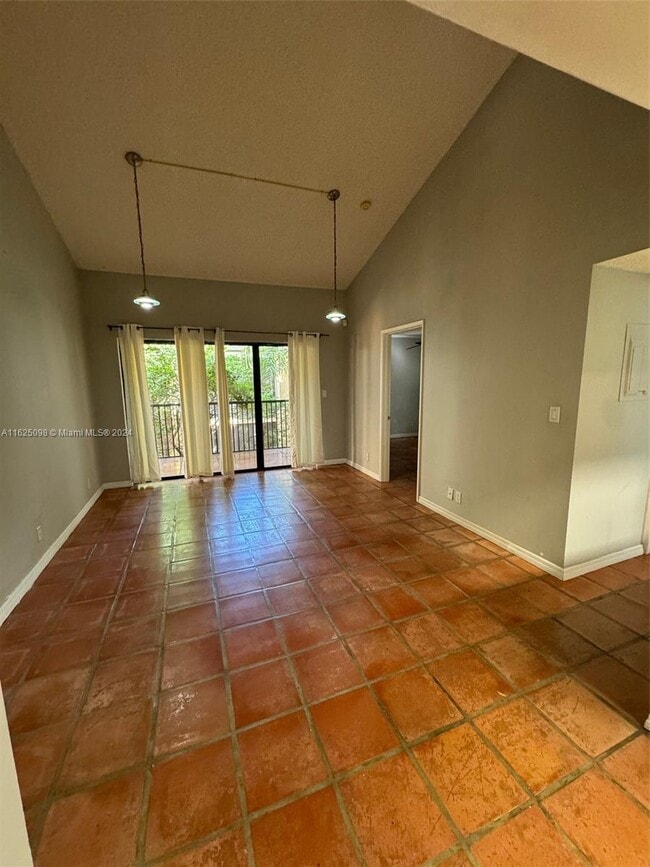 Building Photo - 15579 N Miami Lakeway