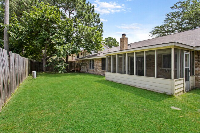 Foto del edificio - 5327 Pine Cliff Dr