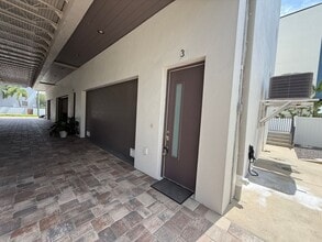 Building Photo - 4910 W McElroy Ave