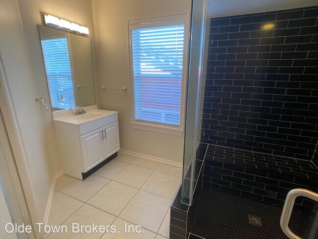 Building Photo - 1 br, 1 bath House - 29 N Lawsona Blvd.