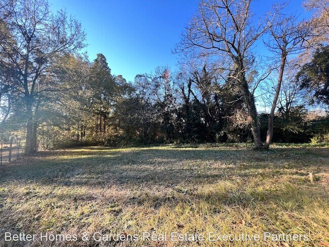 Building Photo - 3 br, 2 bath House - 2334 Basswood Dr