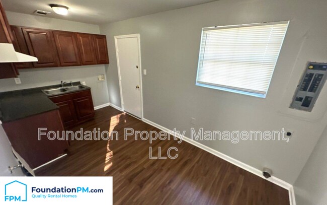 Foto del edificio - 294 Elder Rd