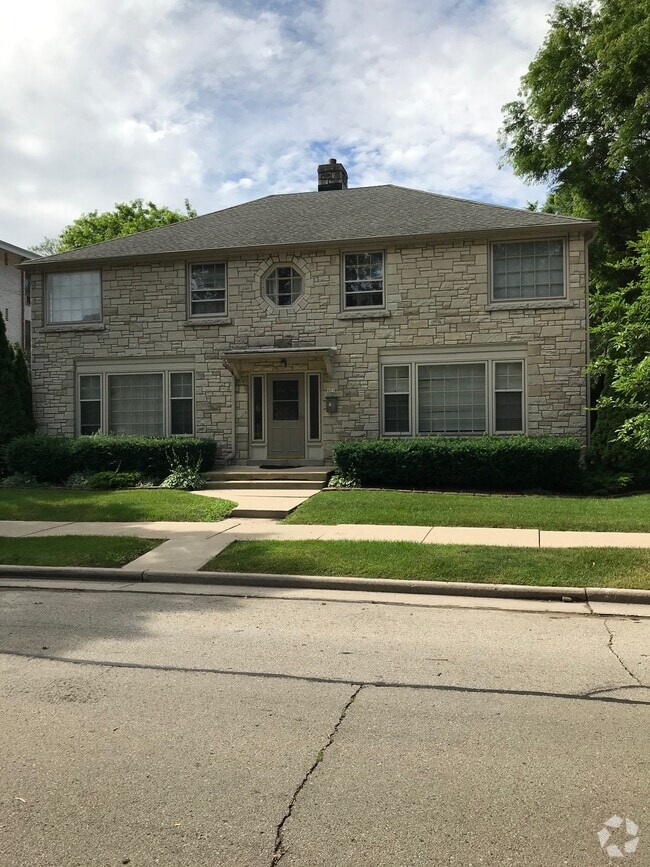 Building Photo - 401 E Henry Clay St