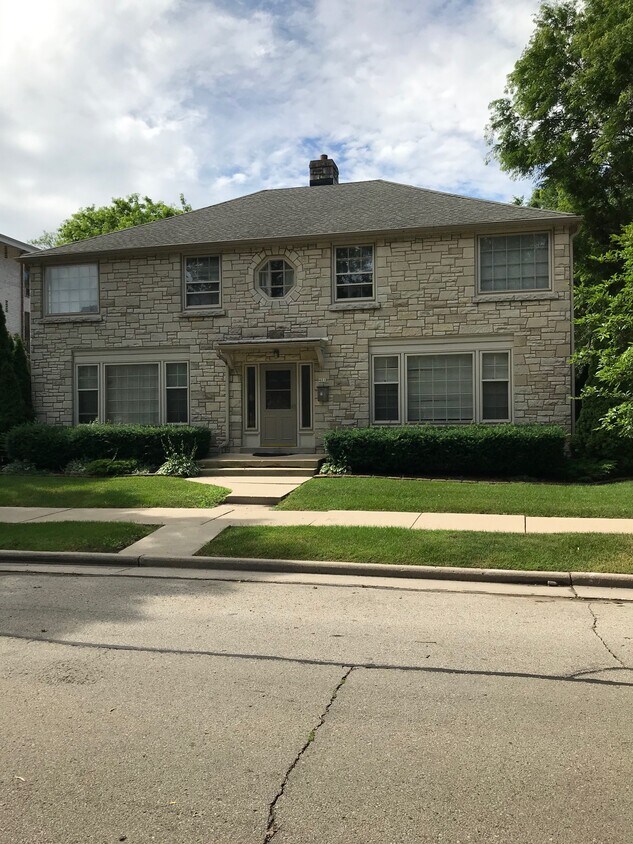 Foto principal - 401 E Henry Clay St