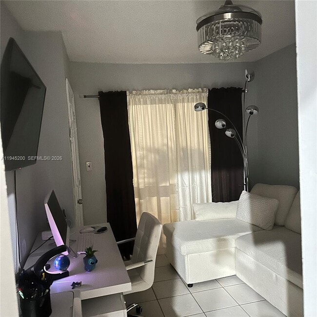 Foto del edificio - 8408 NW 8th St