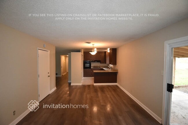 Building Photo - 2365 La Loma Dr
