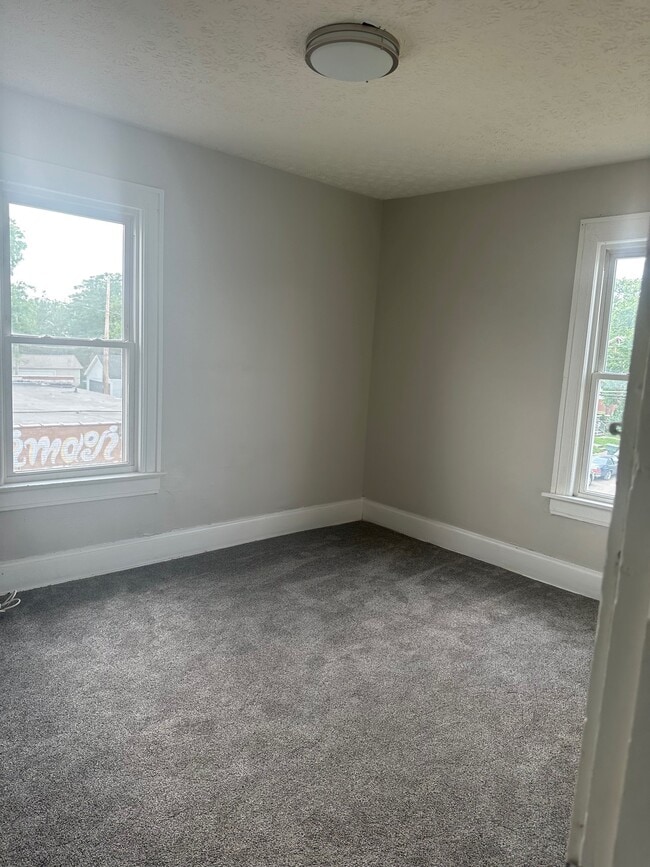 Building Photo - 798 E Whittier St