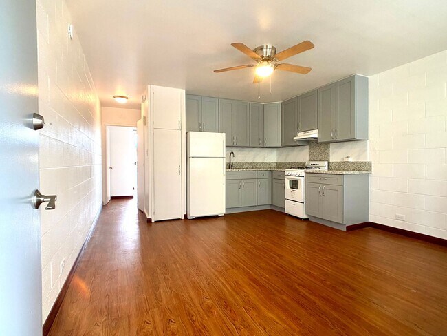 Building Photo - 1555 Pensacola St
