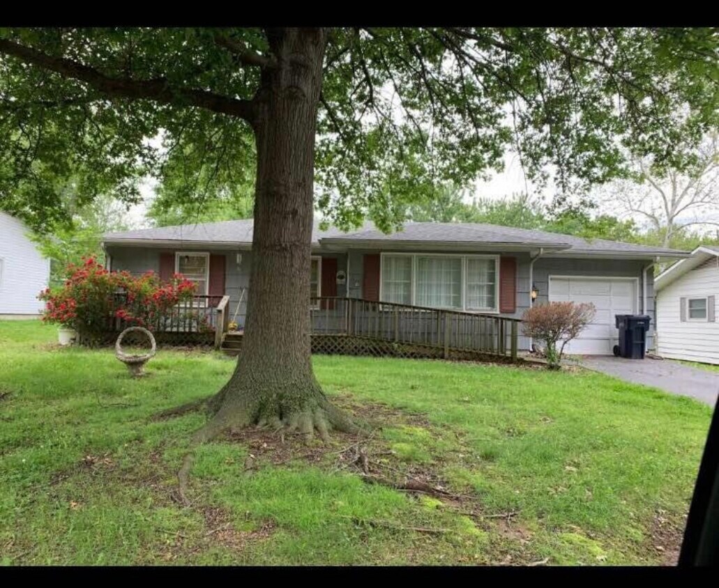 1606 Washington Terrace, Webb City, MO 64870 House Rental in Webb