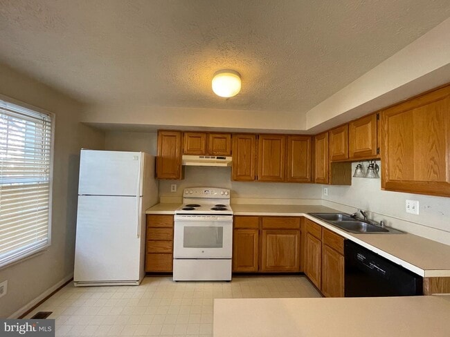 Building Photo - 210 Ridgecrest Ct