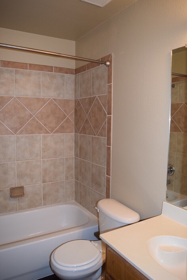 Building Photo - 933 Ramblewood St