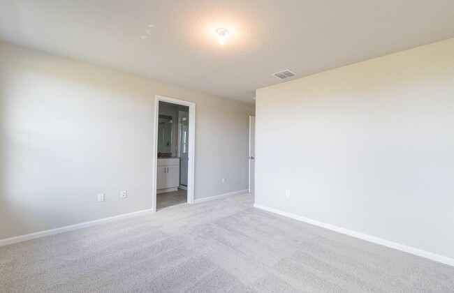Building Photo - 5648 Mentmore Dr
