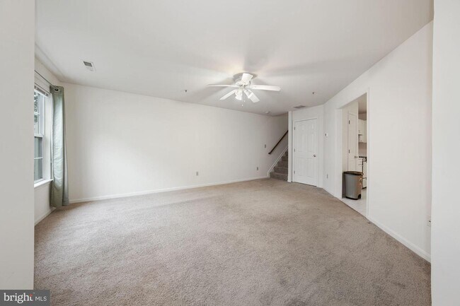 Building Photo - 8912 Mallard Ct