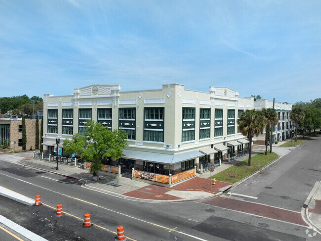 Edificio - 3rd & Main