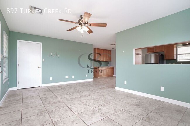 Foto del edificio - 897 Turkey Creek Rd