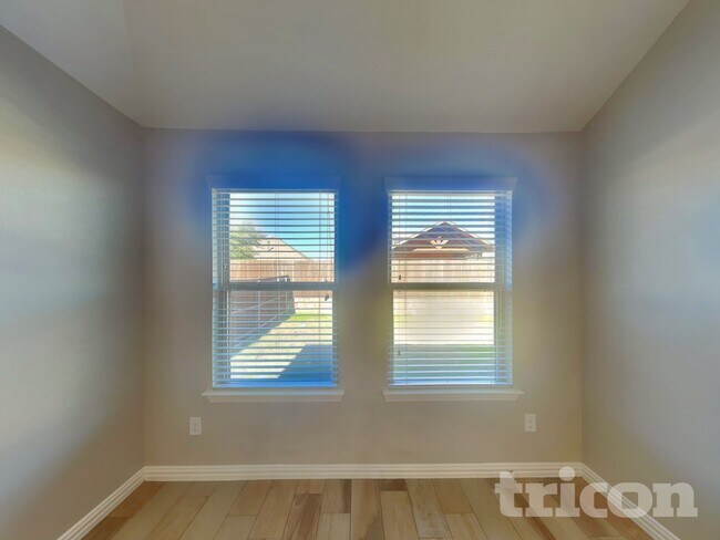 Building Photo - 810 Silverbell St