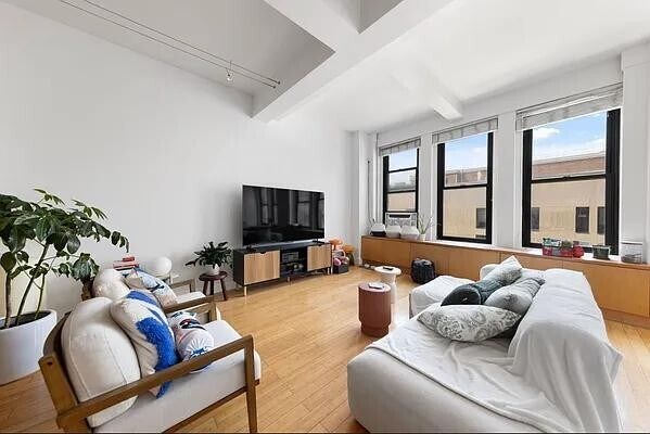 Building Photo - 315 Seventh Avenue