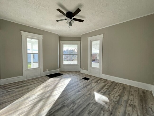 Building Photo - SPACIOUS 2 Story, 2 Bedroom Available
