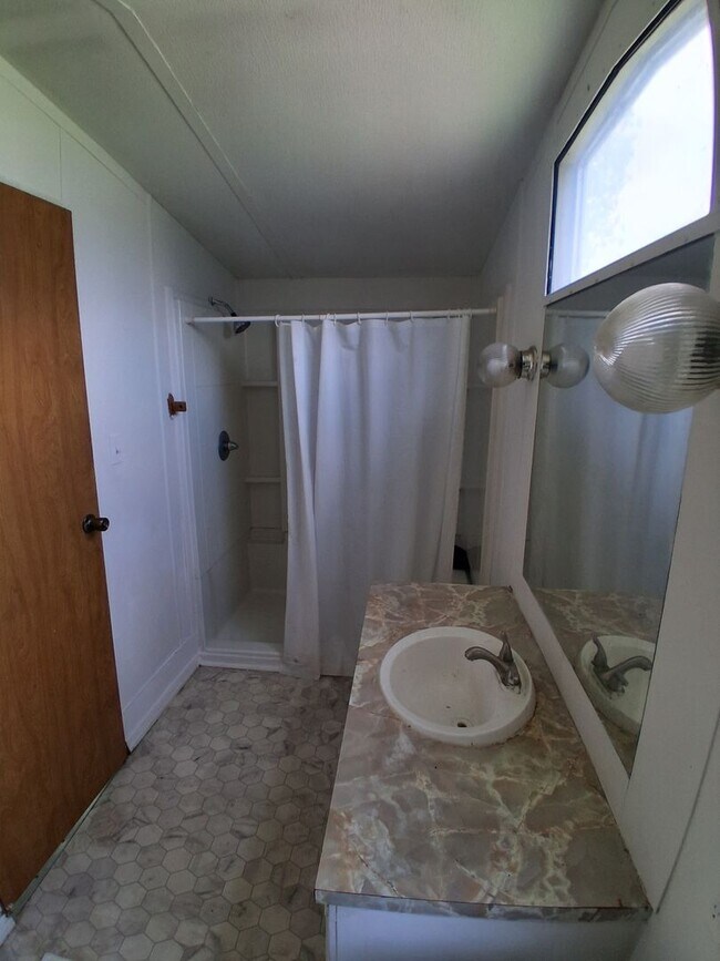 Foto del edificio - East Village Mobile Home Community