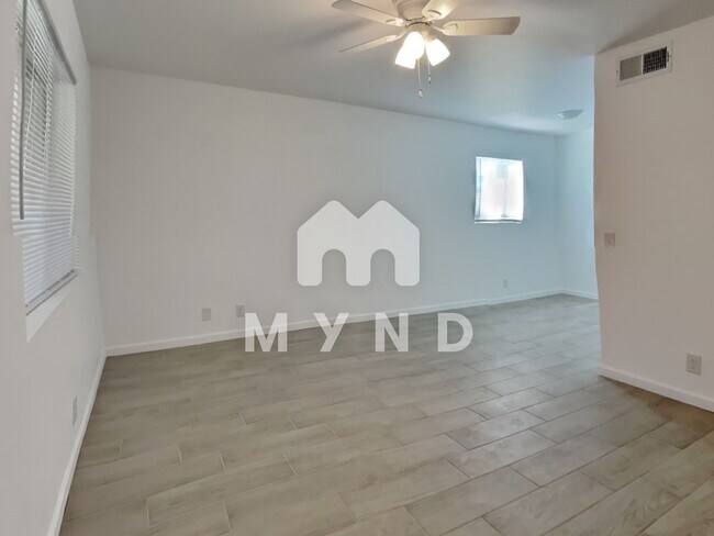 Building Photo - 6657 W Ocotillo Rd Apt 102