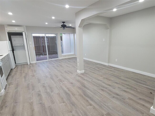 Building Photo - 1214 Barton Hills Dr