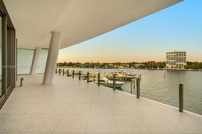 Building Photo - 5 Grove Isle Dr