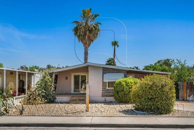 Building Photo - Charming Manufactured Home 2  Bed/1 Bath I...