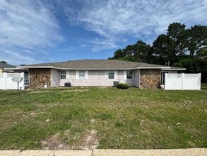 Building Photo - 1600 Greenbriar Pky